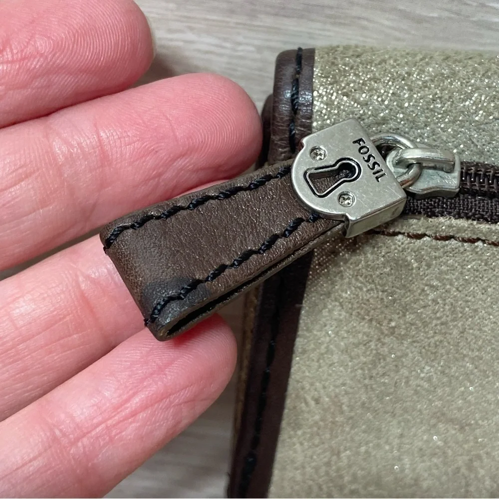 FOSSIL / Ladies Brown Leather and Tan Metallic Tri Fold Wallet